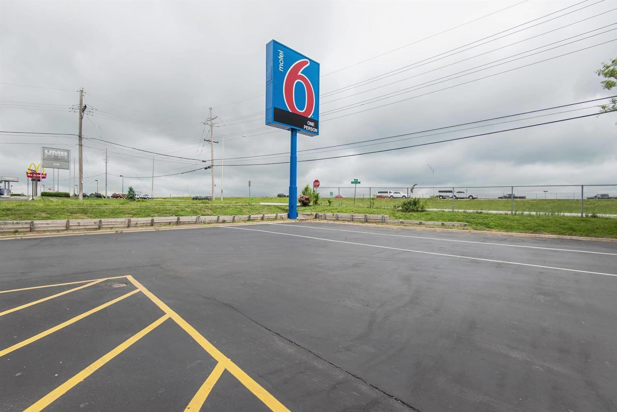 Motel 6 Kansas City, Mo - Airport Kültér fotó