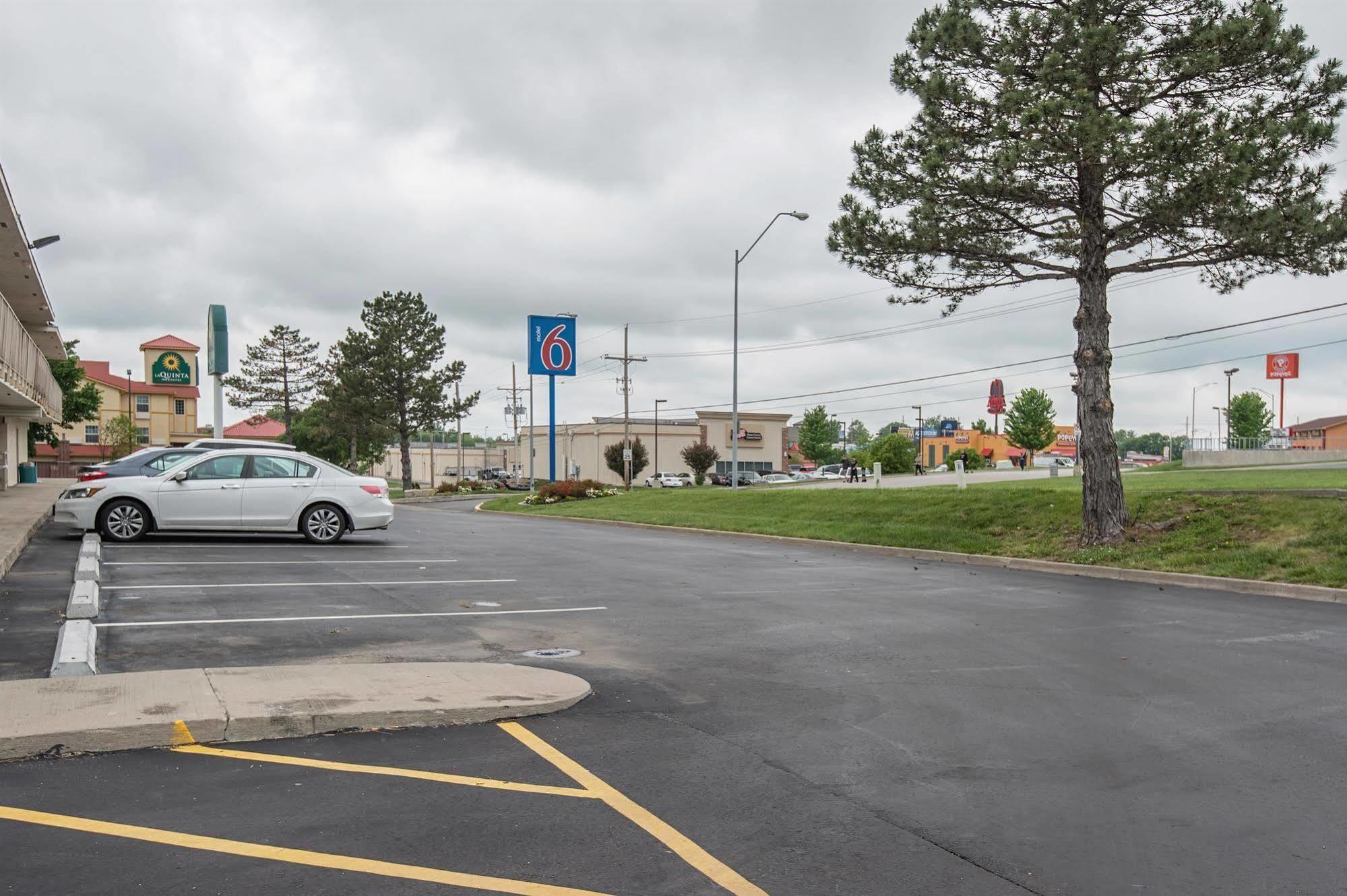 Motel 6 Kansas City, Mo - Airport Kültér fotó