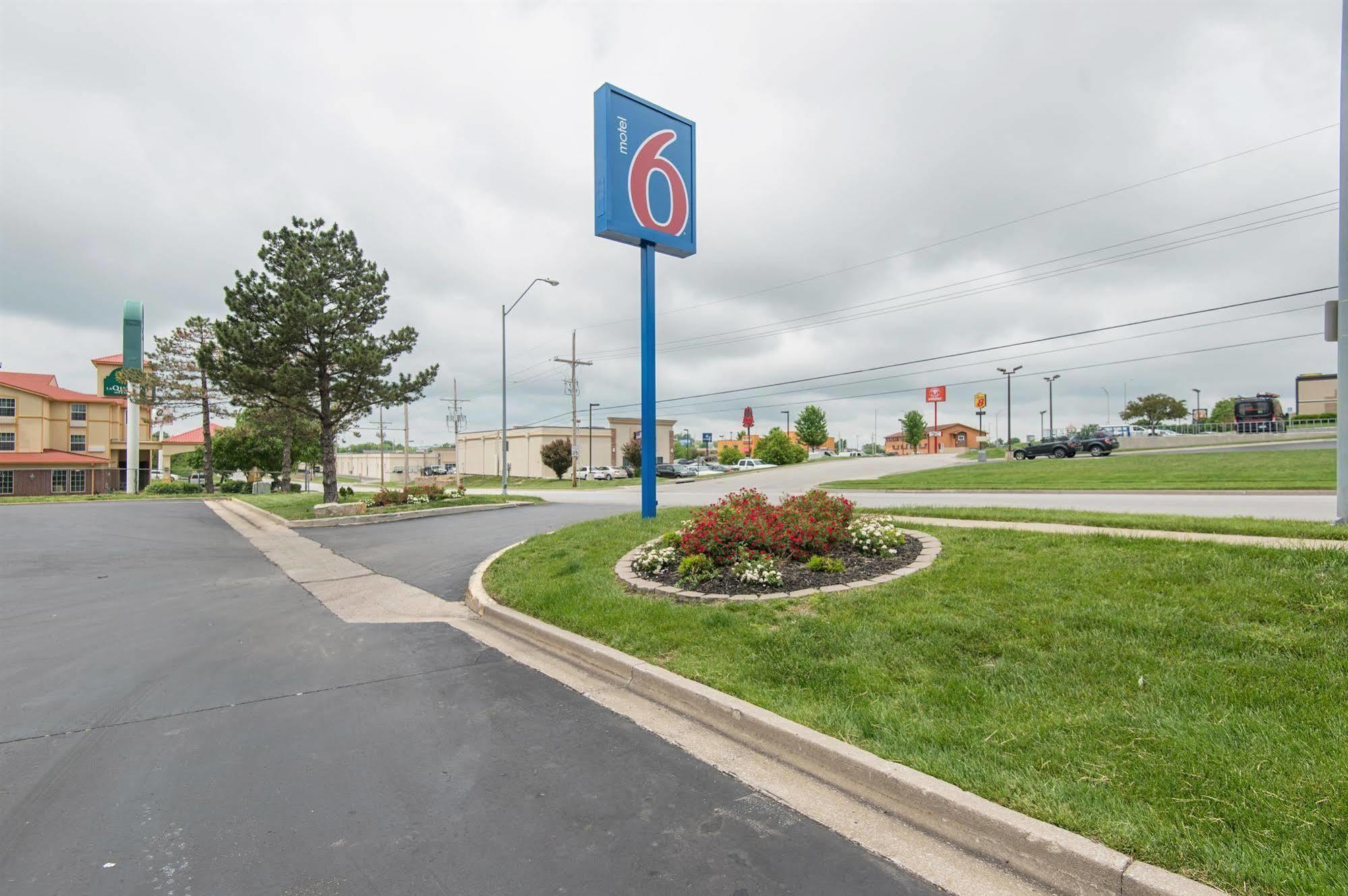 Motel 6 Kansas City, Mo - Airport Kültér fotó
