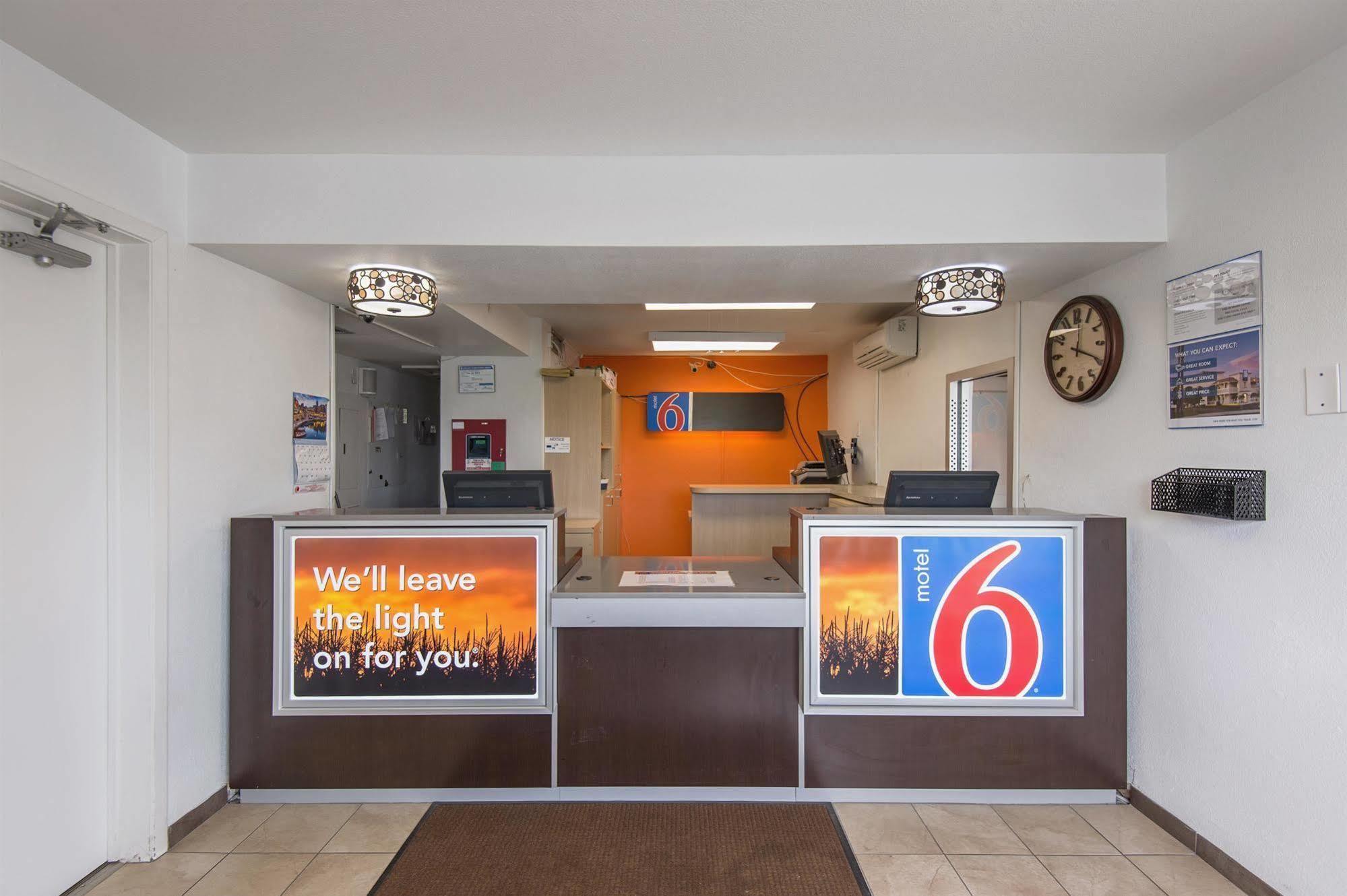 Motel 6 Kansas City, Mo - Airport Kültér fotó