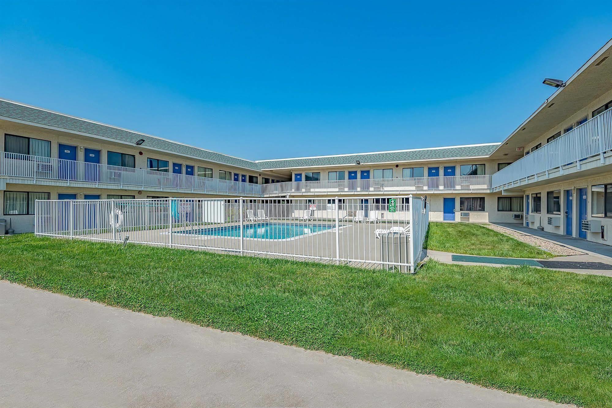 Motel 6 Kansas City, Mo - Airport Kültér fotó